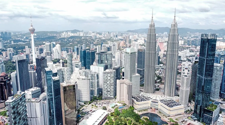 بازدید از جاذبه‌های تاریخی و فرهنگی در سفر به کوالالامپور از اصفهان