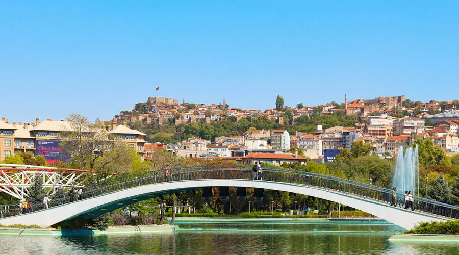 مقایسه قیمت تور آنکارا از اصفهان در فصل‌های مختلف