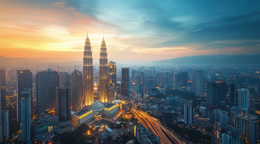 تصویر تماشایی از آسمان‌خراش‌های کوالالامپور در سفر از اصفهان