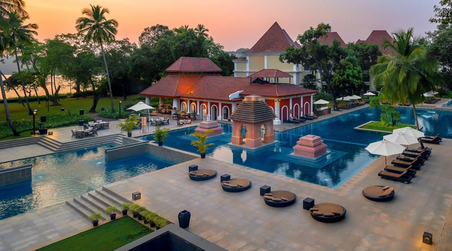 غروب سواحل گوا در سفر از اصفهان