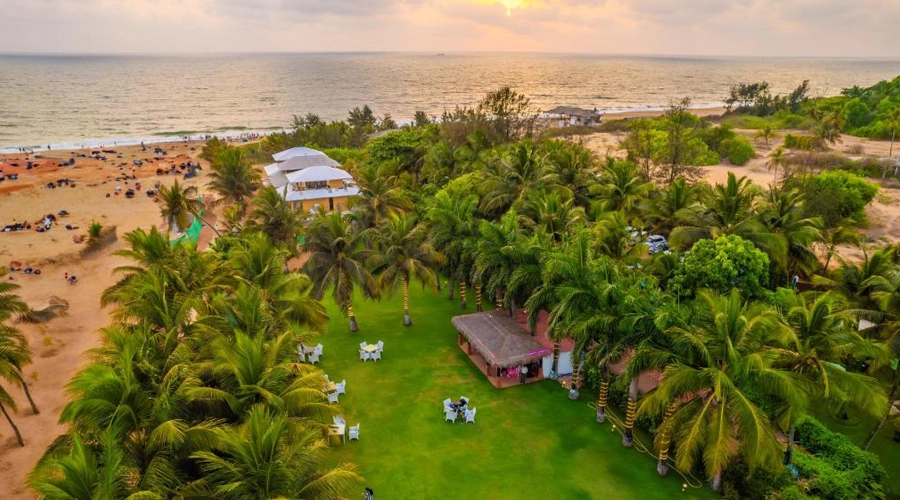 پرواز اصفهان به گوا با چشم‌انداز زیبای اقیانوس هند