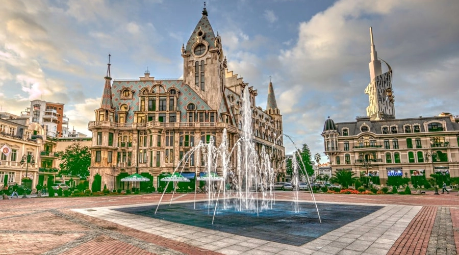 لحظه خاطره‌انگیز خانواده ایرانی در تور باتومی از اصفهان