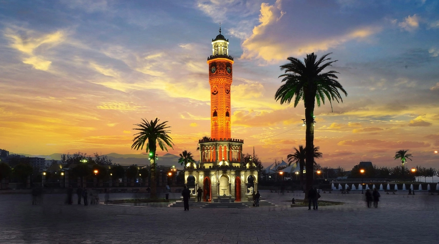 تفاوت هزینه‌های روزانه در تور استانبول و تور ازمیر