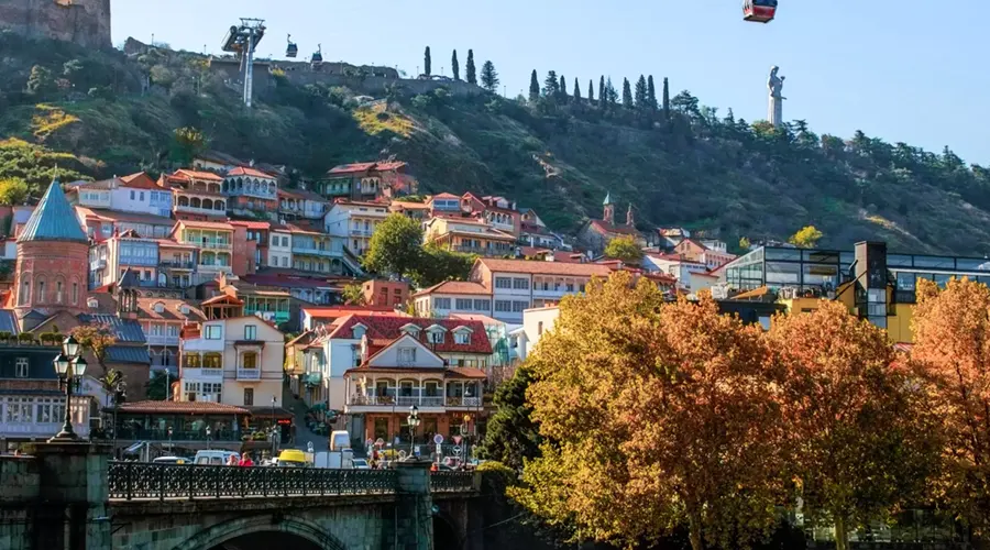 حال‌وهوای شهری در سفر به تفلیس در پاییز