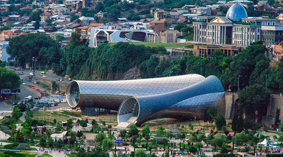 رزرو بلیط سفر به تفلیس در پاییز