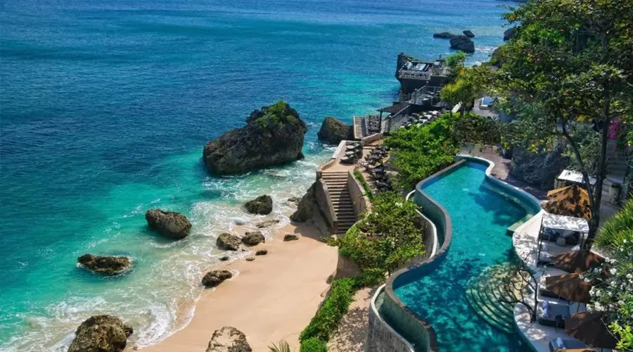 ساحل خلوت مناسب استراحت در اندونزی