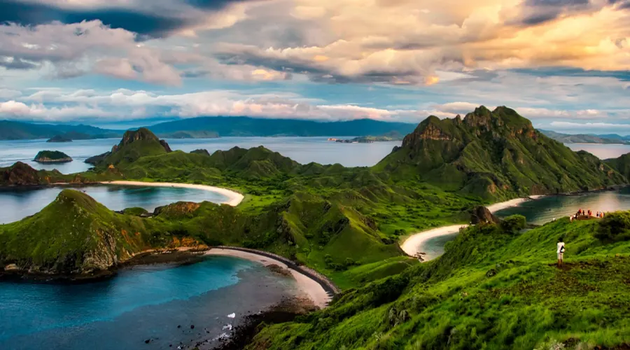 طبیعت بکر و سواحل اندونزی