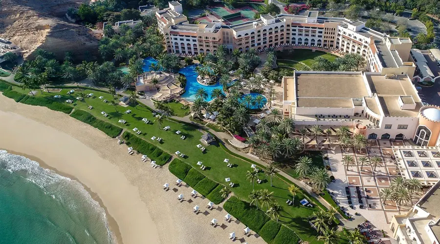 نمای بیرونی یکی از بهترین هتل‌های پنج ستاره عمان