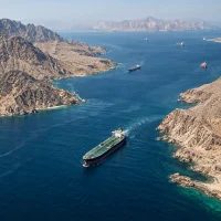 تنگه هرمز آخرین وضعیت تنگه هرمز امروز ۱۹ مهر ۱۴۰۵؛ گزارش حادثه نفتکش و ادامه تنش‌های دریایی